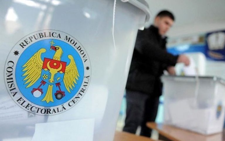 20:30. В Гагаузии на избирательные участки вышло более 50 тысяч человек
