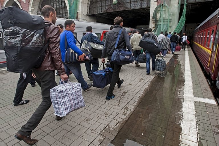 Исследование: число молдавских трудовых мигрантов в России за два года сократилось почти на 100 тыс.