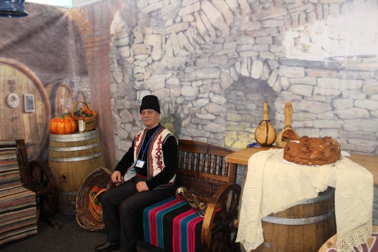 «Гагаузский подвал» открыли в Кишинёве. Как представляют туристическую привлекательность Гагаузии на международной выставке