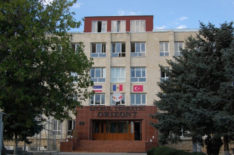 В кишиневском аэропорту задержан директор столичного лицея Orizont