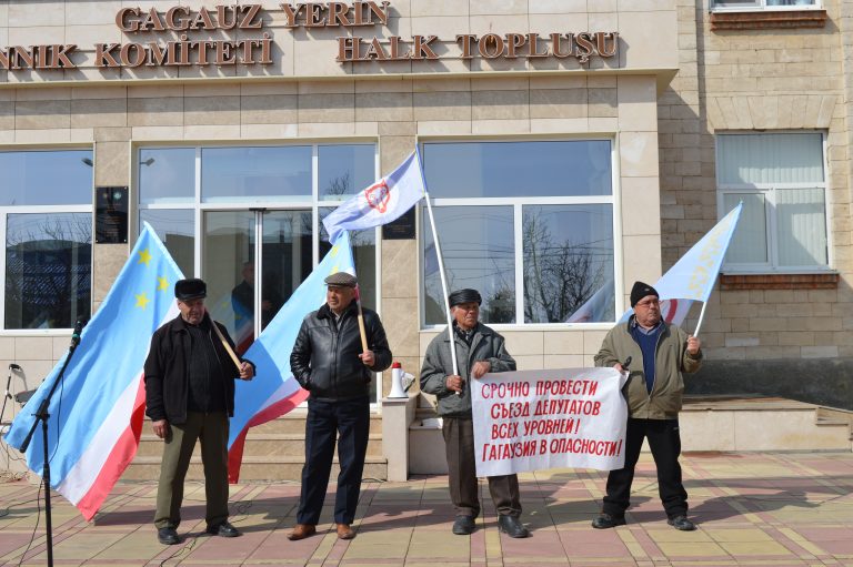 В Комрате прошел митинг против «унири» (ФОТО)