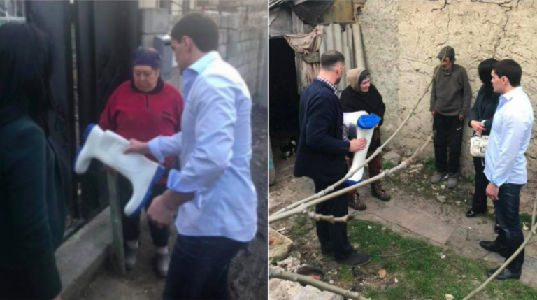 «Предвыборные» сапоги от Константина Цуцу. Люди будут ходить в белых сапогах по  Дурлештской грязи