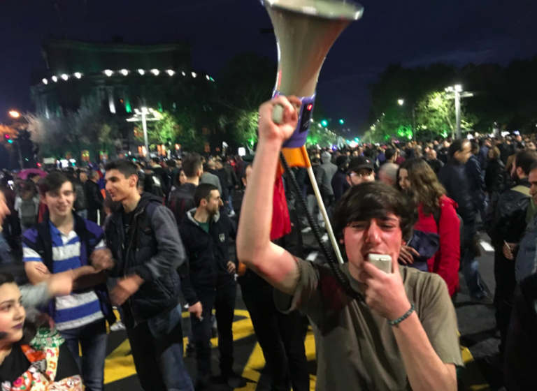 В Ереване проходят массовые акции против бывшего президента Сержа Саргсяна. Полиция применила силу