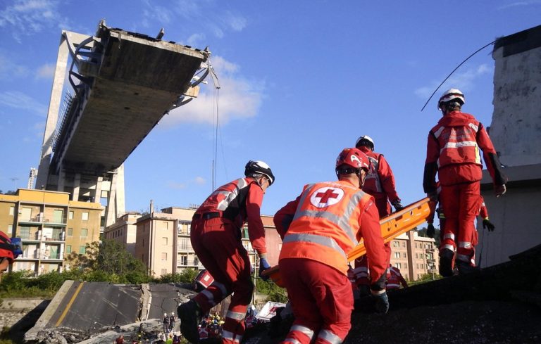 СМИ: число жертв обрушения моста в Генуе возросло до 41 человека