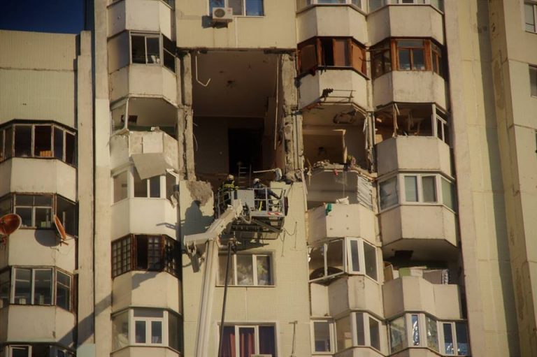 Воровали вещи из квартир, пострадавших после взрыва на Московском проспекте. Двое карабинеров попали на скамью подсудимых