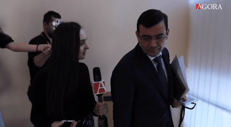 (Видео) Габурич хочет быть в парламенте, но не хочет приостановить свою деятельность. Есть ли объяснение у министра