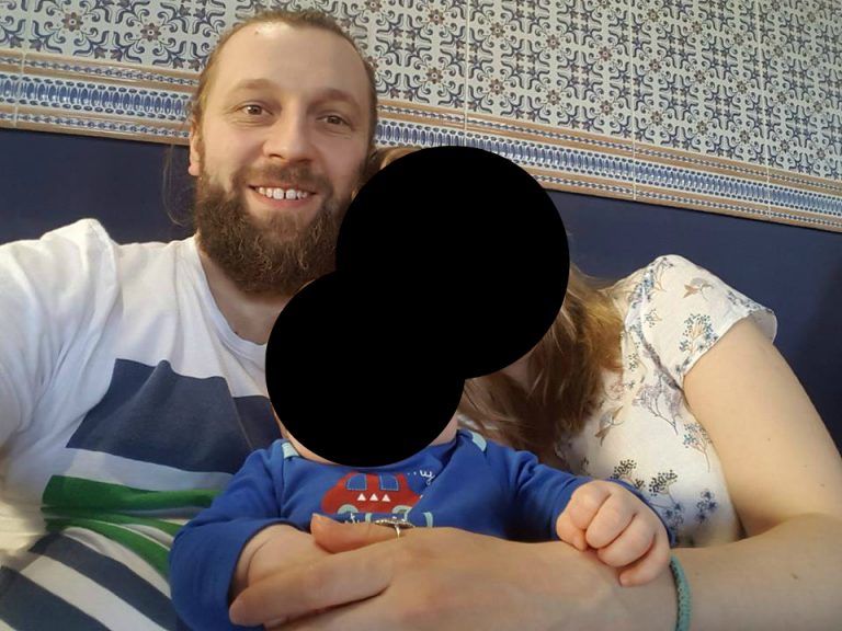 «Классический пример того, как не следует принимать законы». Трое кандидатов в депутаты Парламента не могут использовать фото с семьей в избирательной кампании