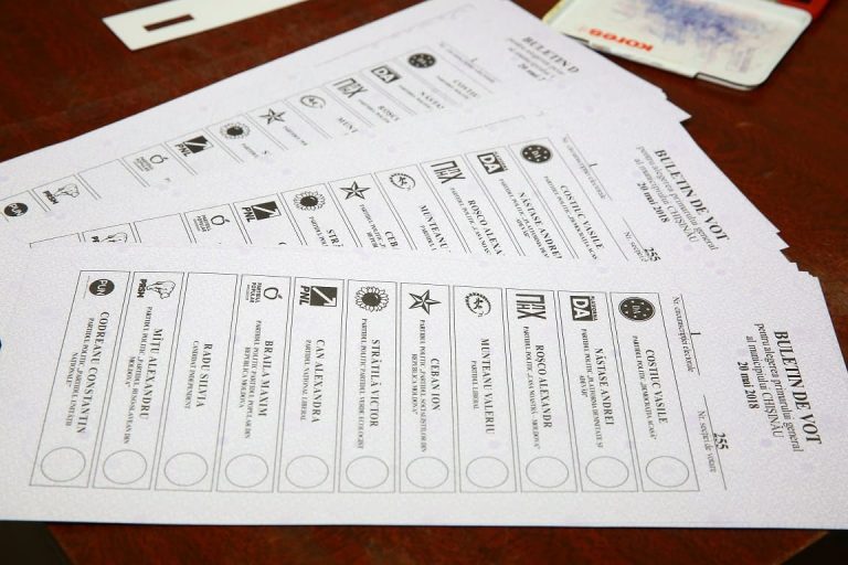 Кандидаты ДПМ первые в избирательных бюллетенях в 46 из 51 избирательного округа. Чем вызван такой «феномен»
