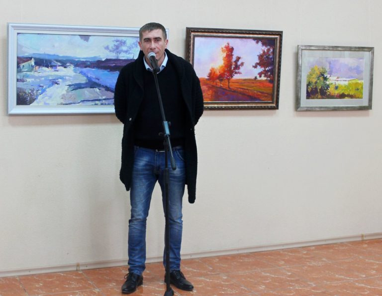 (Фото) Персональная выставка гагаузского композитора и художника Виталия Манжул: В экспозицию вошло около 70 картин