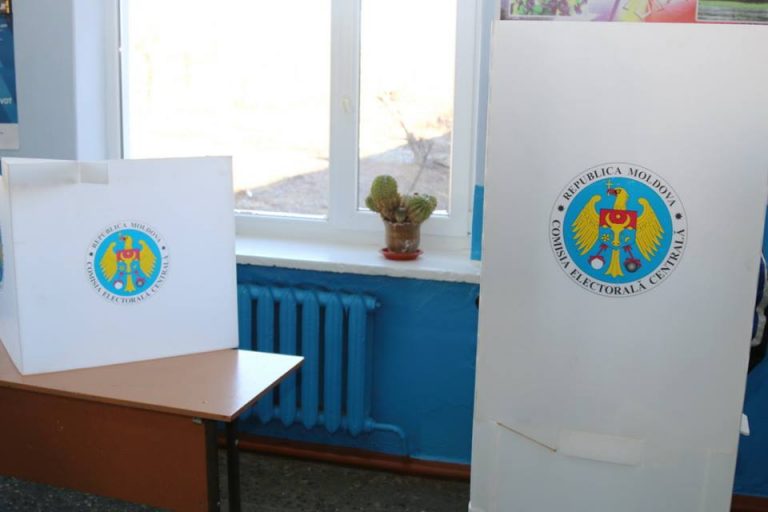 В Гагаузии на избирательные участки вышло более 60 тысяч избирателей