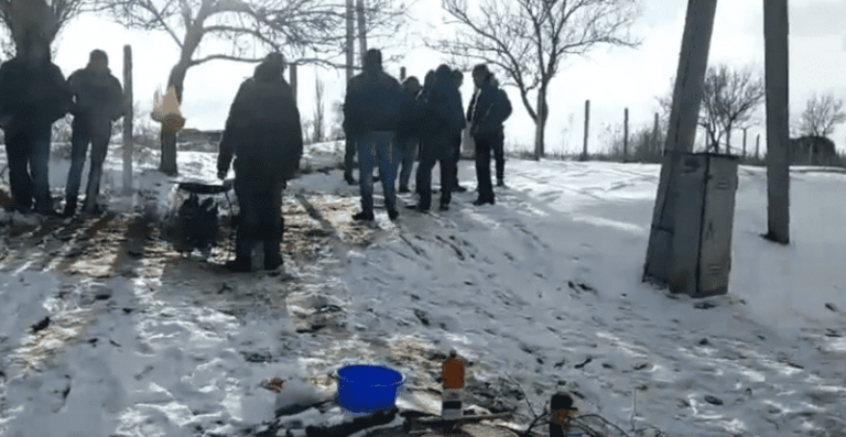 (ВИДЕО) Шашлыки перед избирательным участком. Как партии завлекают избирателей?