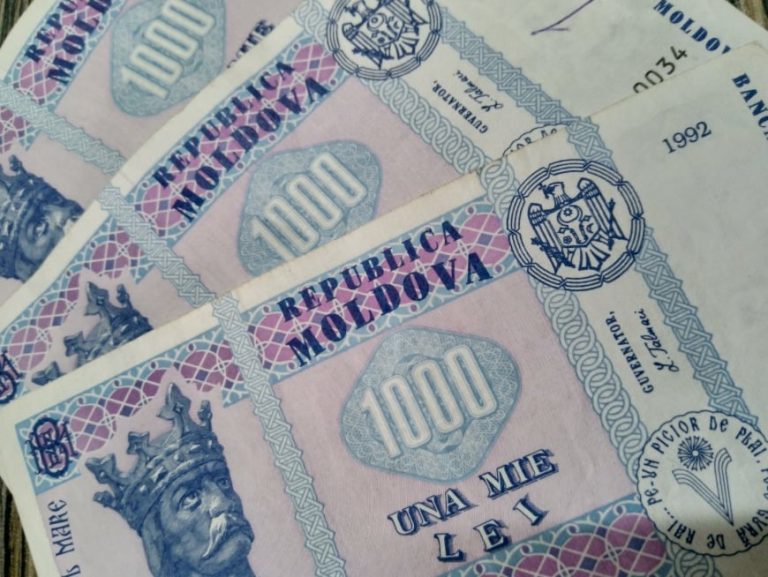Зарплаты с шестью нулями: Кто из чиновников Молдовы зарабатывает больше всех