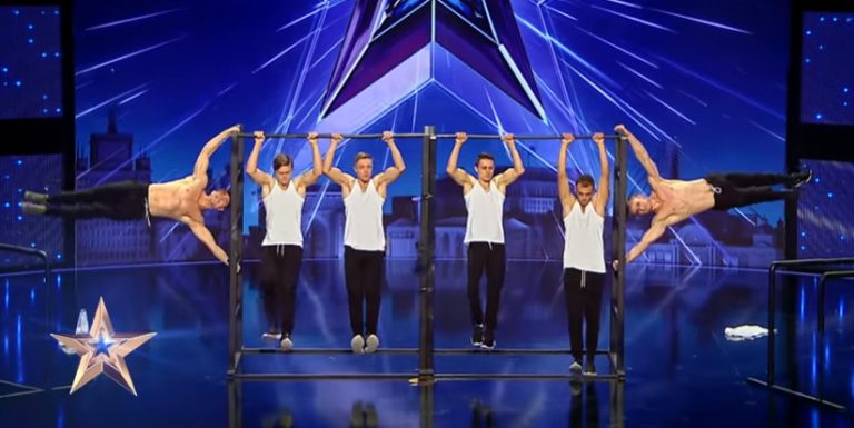 (Видео) Шесть парней из Молдовы получили четыре «да» на шоу „Românii au talent”. Они показали workout