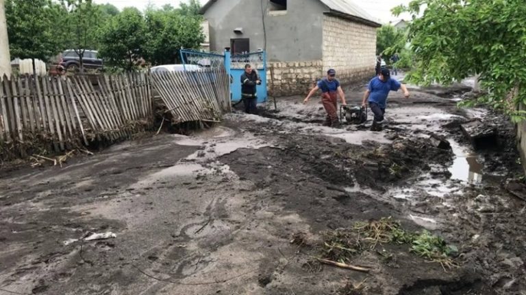 Правительство выделило 5,4 млн леев на ликвидацию последствий проливных дождей