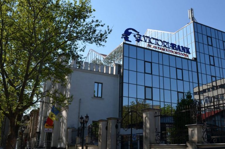 Viktoriabank обвиняется в отмывании денег по делу о краже миллиарда. Дело отправляют в суд