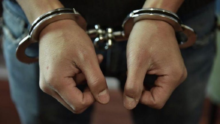 Двое полицейских из Бельц задержаны в рабочих кабинетах. В чем их подозревают?