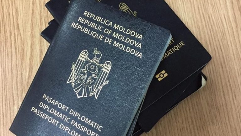 Правительство расширило список людей, которые могут получить дипломатический паспорт