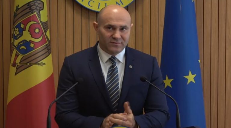 Павел Войку еще не выздоровел от COVID-19. Как себя чувствует министр внутренних дел