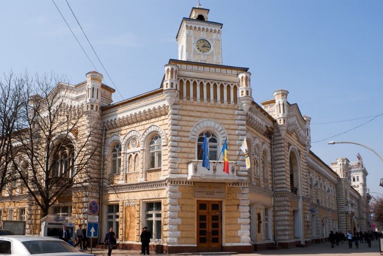 В Кишиневе сохраняется красный код COVID-опасности