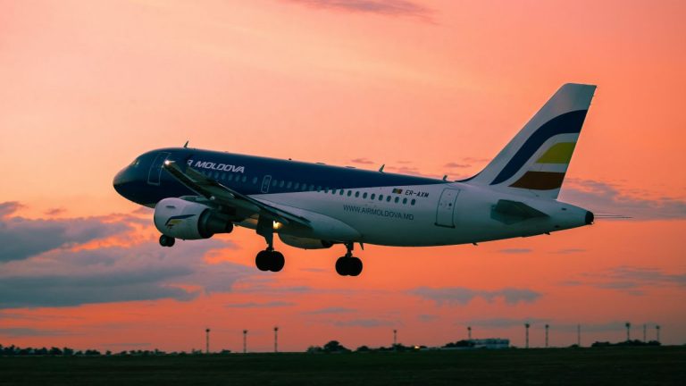 «AirMoldova» объявила о новых рейсах для репатриации граждан Молдовы