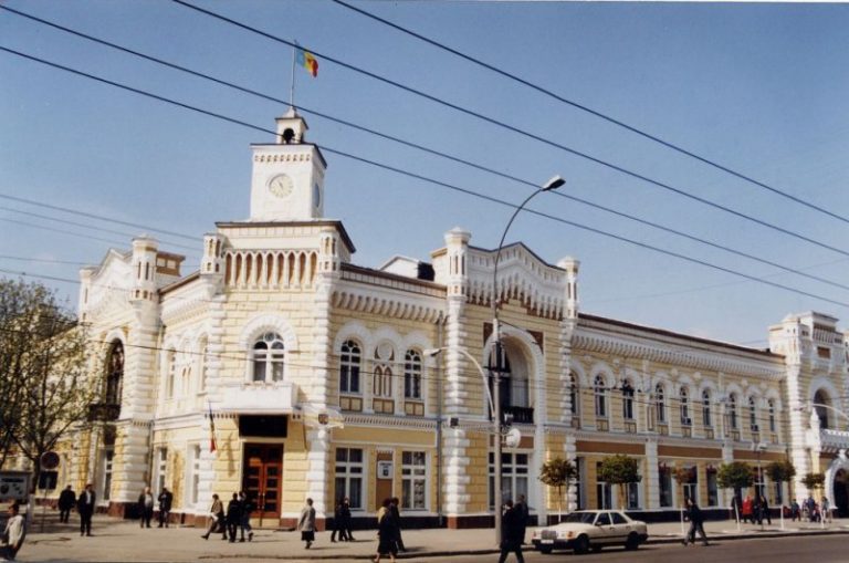 Кишинев в красной зоне по ковиду: вузы переходят в онлайн, какие еще ограничения действуют