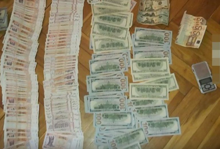 (Видео) Мошенники путем обмана и продажи наркотиков заработали 9 млн леев. Почти полмиллиона они отмыли в России