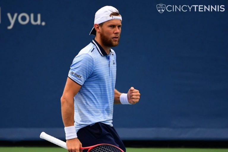 Теннисист Раду Албот продолжает выступление на турнире ATP в Стокгольме