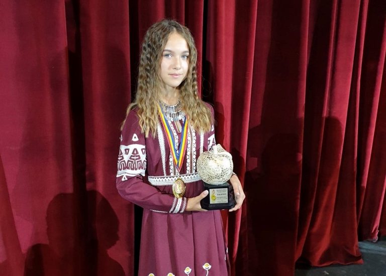 Певица из Гагаузии Анна Драгу завоевала главный приз в Международном конкурсе «Golden Apple — 2019»