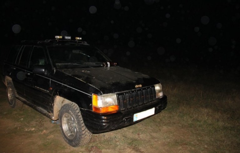 Погоня и стрельба на границе на Юге Молдовы. Мужчина на Jeep Grande Cherokee пытался скрыться от полиции