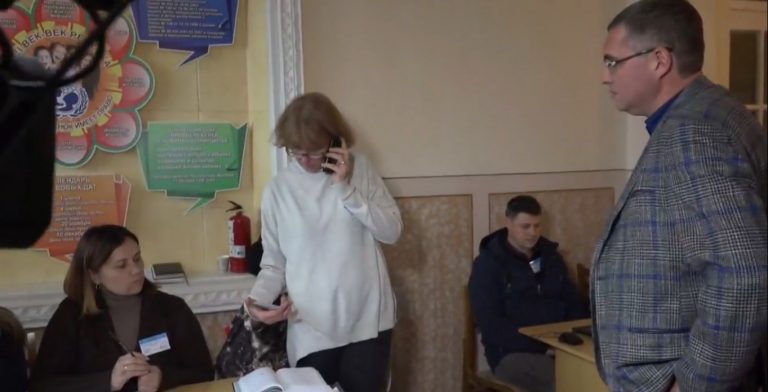 Ренато Усатый пришел голосовать, но его не нашли в списках избирателей