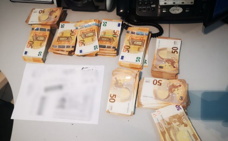 В Кишиневском аэропорту изъяли багаж, в котором находилось 50 000 евро. Он должен был попасть в Бухарест