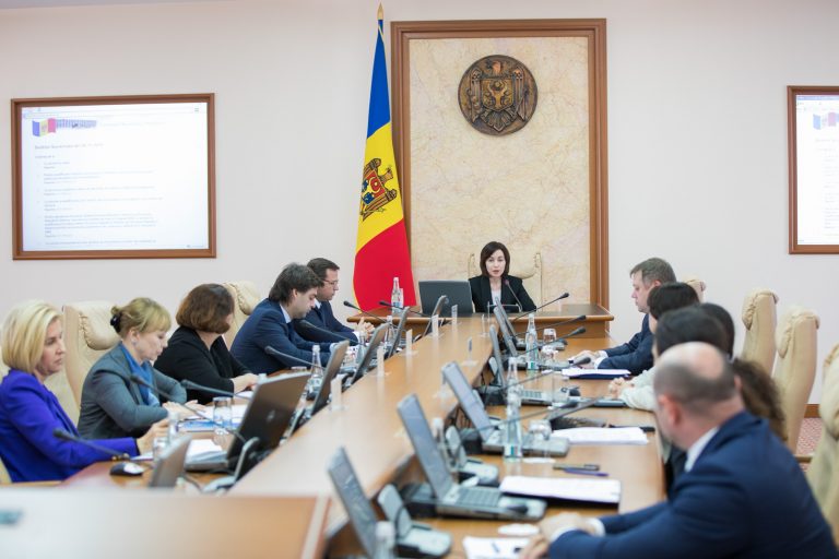 Правительство Майи Санду отправлено в отставку. Что дальше?