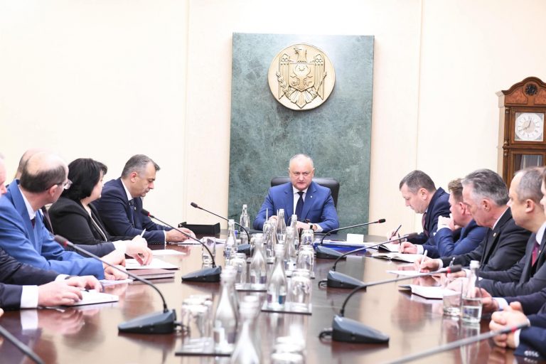 Додон призвал членов нового Кабинета не обращать внимания на политические нападки со стороны тех, кто оставили свои посты»