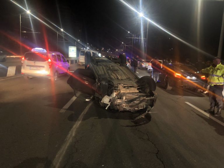 (Фото) В минувшую ночь произошло 8 аварий. Двое человек погибли, 11 травмированы