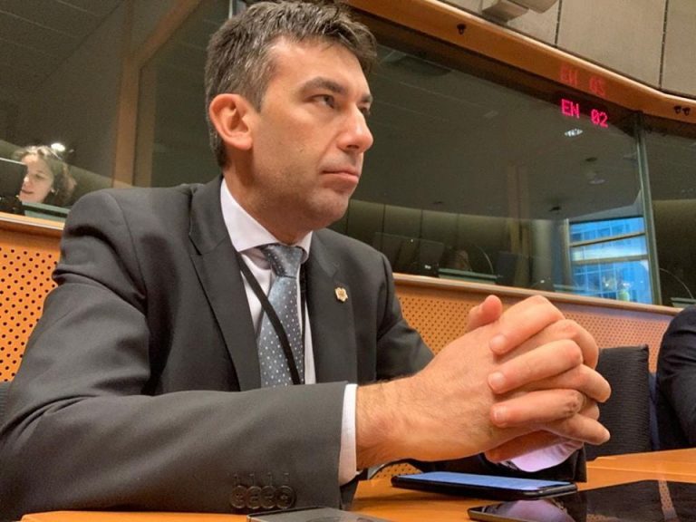 Европейский докладчик скоро приедет в Молдову: «Игра в правительство … не останется без последствий»