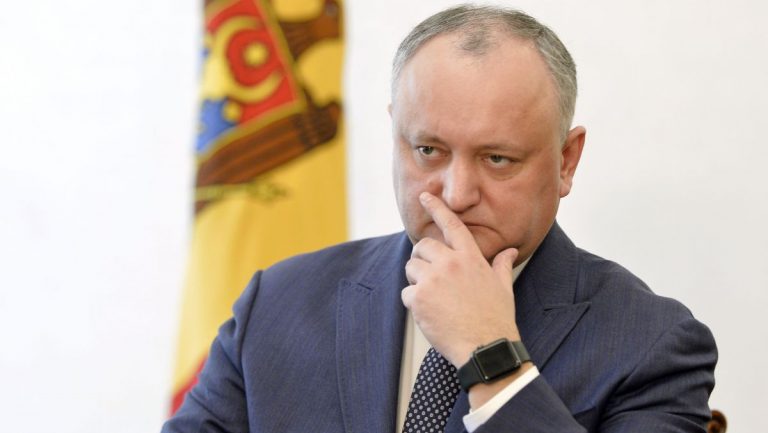 Игорь Додон поздравил президента Румынии Клауса Йоханниса с Национальным днем Румынии