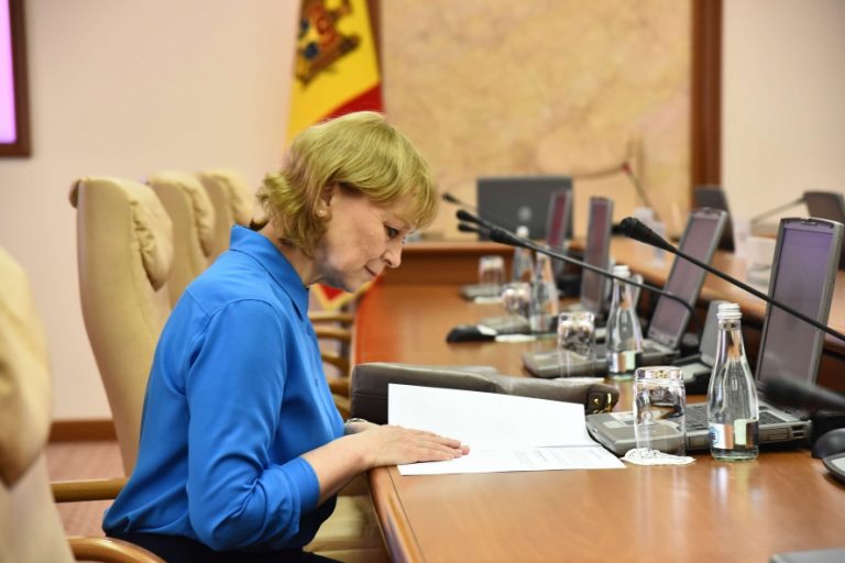 Экс-министр здравоохранения опубликовала схему “медицинского образования” куда потратили миллионы леев