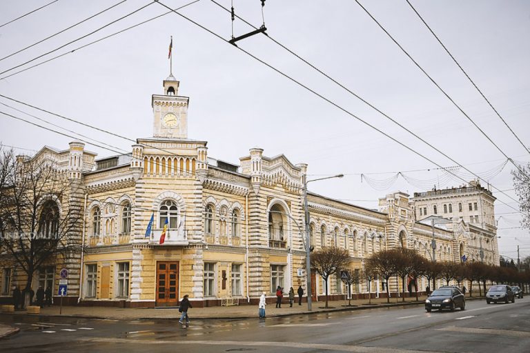 Два мунсоветника Кишинева от Плафтормы DA покидают партию и отзывают свои голоса за продажу земли у здания UNIC