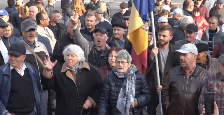 /video live/ Акция протеста перед Парламентом в поддержку Правительства Санду