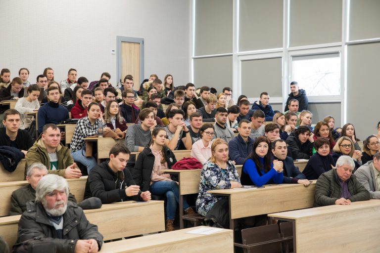 Правительство увеличит инвестиции в образование. Кику: «Чтобы Молдова продвигалась вперед, мы должны работать вместе»