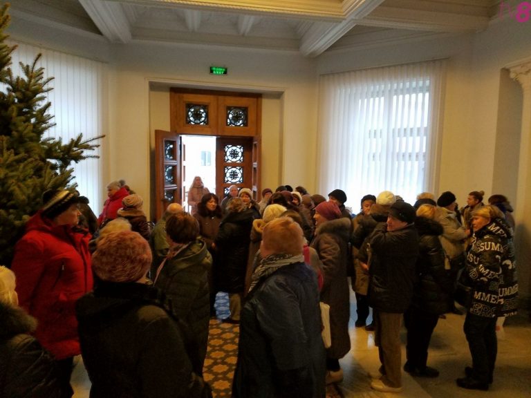 В мэрии Кишинева протестуют в связи с эвакуацией киосков, продающих табачные изделия
