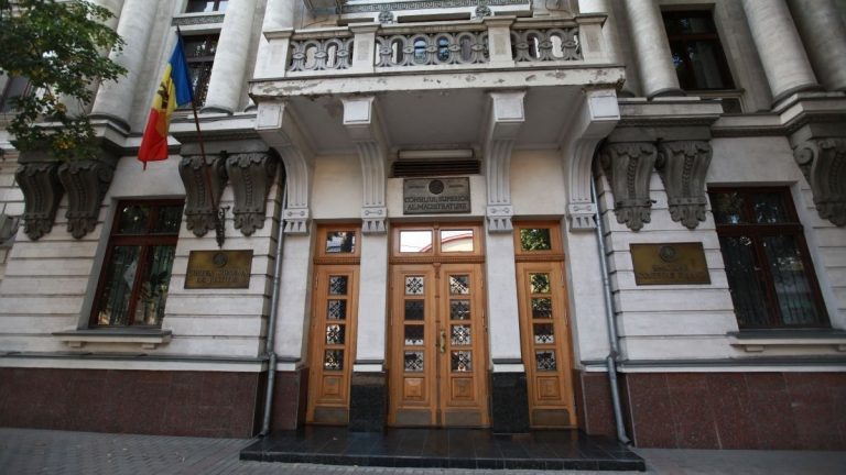 Поправка в закон о Высшем совете магистратуры одобрена новым правительством