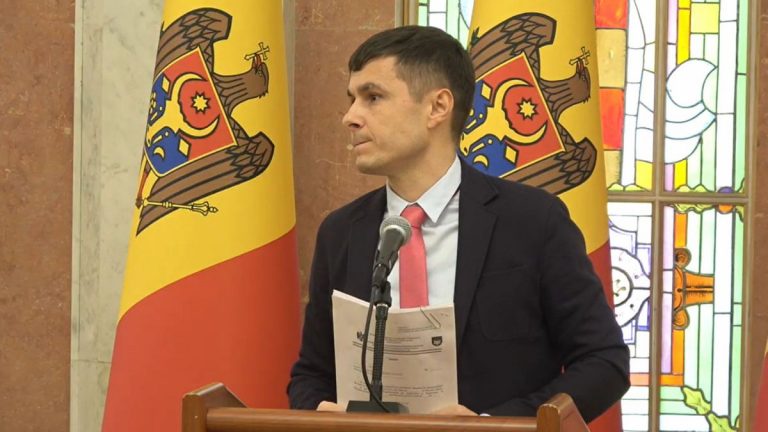 Нагачевский заявил, что суд может обязать Санду выдвинуть кандидата в премьеры