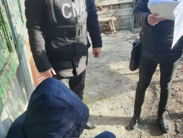 Молодой человек обещал за 1 300 евро «решить вопрос» с получением водительских прав и был пойман с поличным