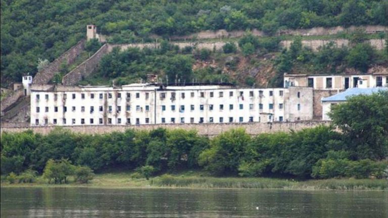 В Резинской тюрьме заключенные на пожизненный срок объявили голодовку
