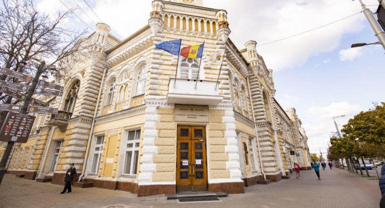 Топ районов с самой высокой и низкой явкой на досрочных парламентских выборах