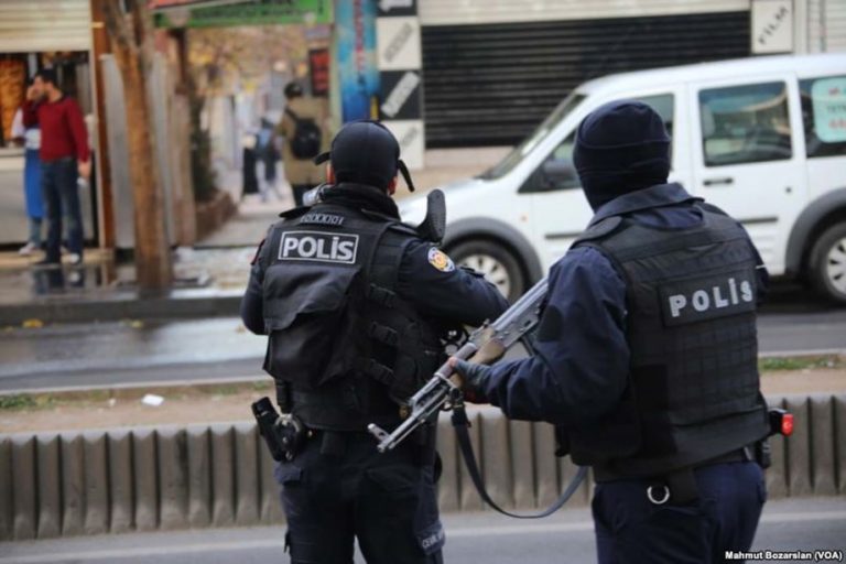 В Турции задержаны почти 200 предполагаемых сторонников Гюлена