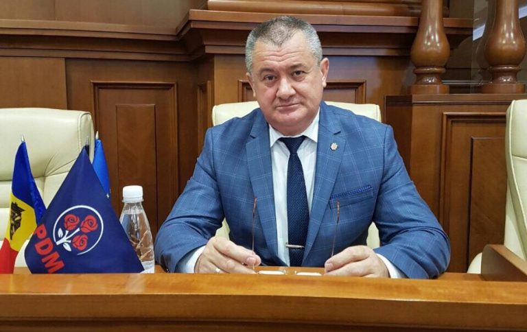 Бывший депутат-перебежчик не сможет занимать госдолжности 3 года. Будучи мэром, он подписал контракты с фирмой тестя