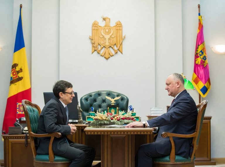 Додон провел рабочую встречу с председателем Нацбанка Октавианом Армашу. Что они обсуждали?