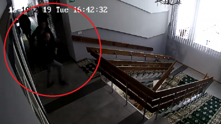 (ВИДЕО) Драка в райсовете: Демократ несколько раз жестоко ударил Георге Петика в здании Унгенского районного Совета